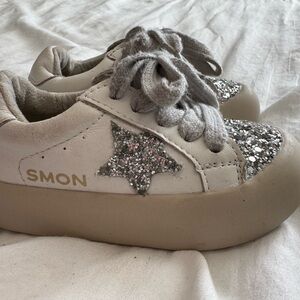 Kids Glitter Star Sneakers - Gray and Silver